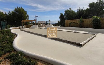 Fantastic villa with panoramic sea views.